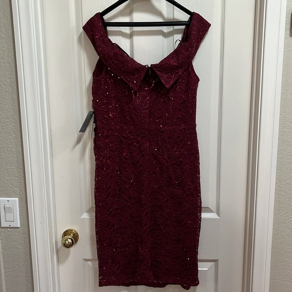 NWT Marina Burgundy Sequin Lace Floral Sheath Cap Sleeve Cocktail Dress Size 14 - Picture 5 of 14